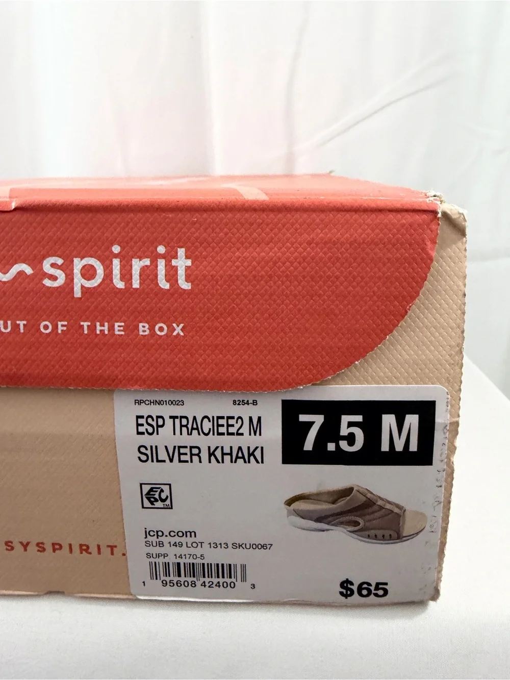 NWT Easy Spirit Women’s Size 7.5 Beige Slip-On Shoes
